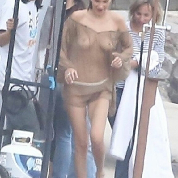 Huh, Bella Hadidin läpikuultava asu ei peittänyt mitään: rinnat näkyivät täysin estoitta - kuvat! Bella Hadid