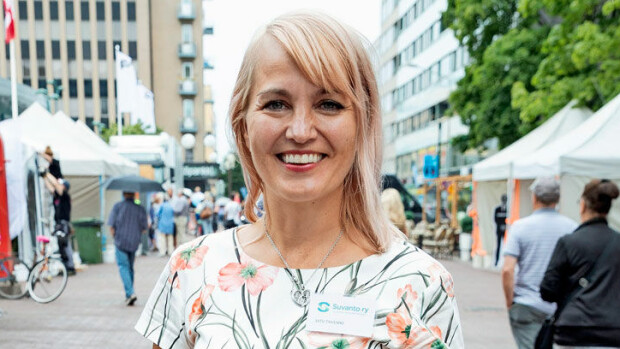 Paparazzi iski kesken rakkauden kyydityksen! Satu Taiveaho kuskasi uuden kultansa Marko Torppalan asemalle – kuvat! Satu Taiveaho