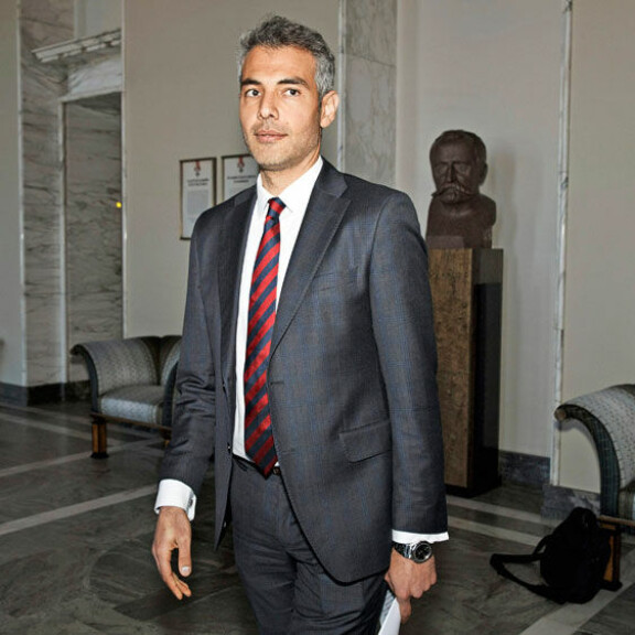 Hussein al-Taee on ensimmäisen kauden kansanedustaja. Hussein al-Taee