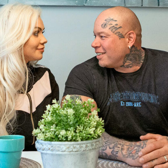 Ennen Nicin tapaamista Marianne oli sinkkuna pari vuotta. Nicin edellinen suhde päättyi juuri ennen kuin hän otti yhteyttä Marianneen. Ennen Nicin tapaamista Marianne oli sinkkuna pari vuotta. Nicin edellinen suhde päättyi juuri ennen kuin hän otti yhteyttä Marianneen.