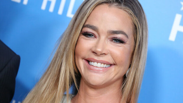 Näyttelijä Denise Richards muistelee avioliittoaan riippuvuuksista kärsineen Charlie Sheenin kanssa: Toi ilotytön kiitospäivän illalliselle! Denise oli naimisissa Charlie Sheenin kanssa.