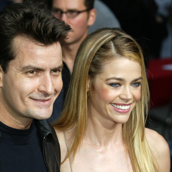 Näyttelijä Denise Richards muistelee avioliittoaan riippuvuuksista kärsineen Charlie Sheenin kanssa: Toi ilotytön kiitospäivän illalliselle! Charlie Sheen ja Denise Richards