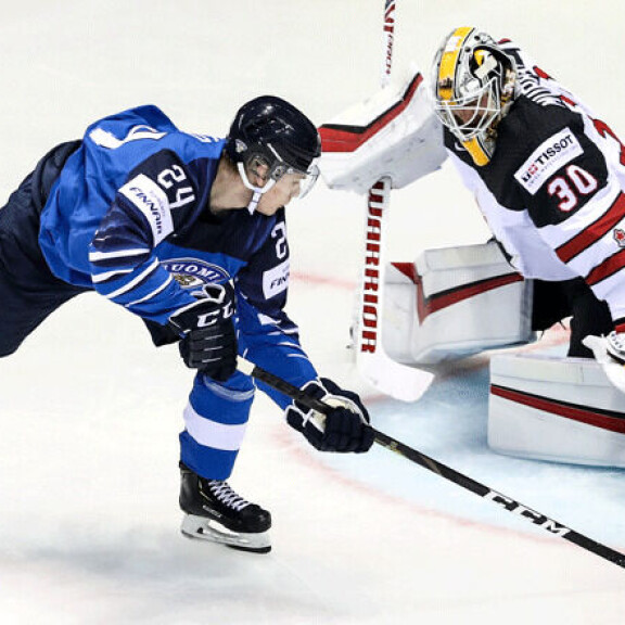 Kaapo Kakko on tehnyt suorastaan mykistävää jälkeä MM-jäillä. Tässä retkuun menee Kanadan veskari Matt Murray. Kaapo Kakko on tehnyt suorastaan mykistävää jälkeä MM-jäillä.