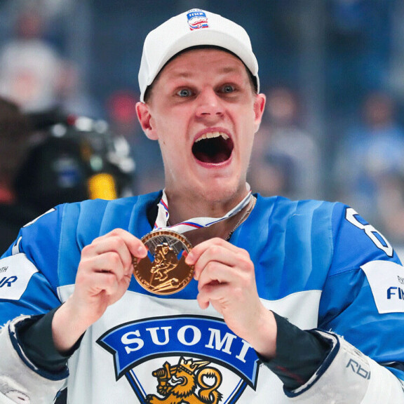 Harri Pesonen oli lievästi sanottuna liekeissä Leijonien sensaatiomaisesta maailmanmestaruudesta - aivan kuten pitääkin. Harri Pesonen oli lievästi sanottuna liekeissä Leijonien sensaatiomaisesta maailmanmestaruudesta - aivan kuten pitääkin!
