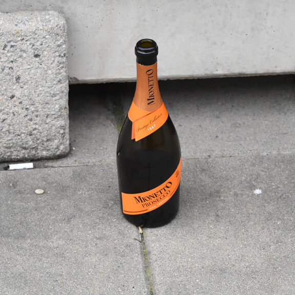 Rankasti juhlineet Leijonat lähtivät kohti Suomea - Kaapo Kakko viihtyi yökerhossa aamukuuteen, kuohuva maistui Velimatti Savinaiselle vielä aamusta! Prosecco