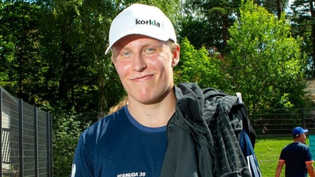 Oho! Näin Nhl-tähti Patrik Laine heilutti mailaa ammattilaistason golf-kilpailussa! Katso Bermuda