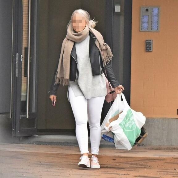 Ikäeroa Jereen vaaleaveriköllä on 17 vuotta. Ulkonäöltään hän muistuttaa paljolti Nannaa.; Inline