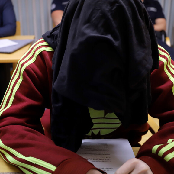 Oulun soramonttusurma käräjillä: Teloituslaukaus niskaan - yksi syytetyistä myönsi ampuneensa omaa veljeään! Katso kuvat käräjiltä! veli