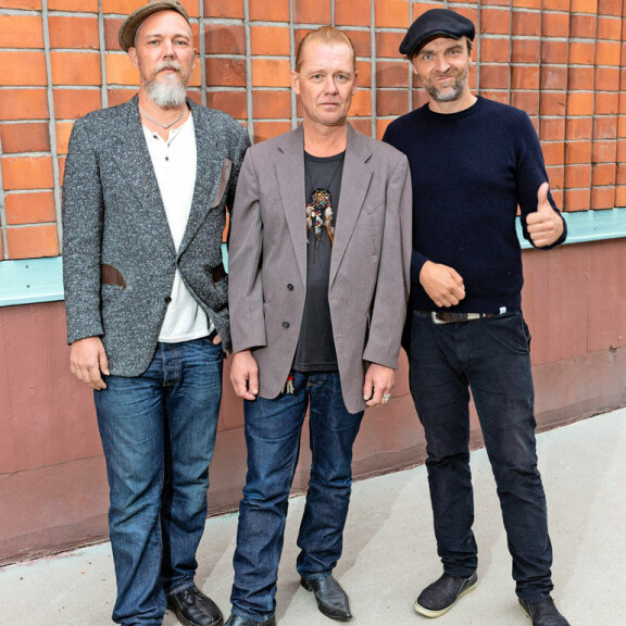 Jani, Jiri ja Joona Jalkanen ovat olleet isästään kertovan elokuvan teossa tiiviisti mukana. Jani, Jiri ja Joona Jalkanen ovat olleet isästään kertovan elokuvan teossa tiiviisti mukana.