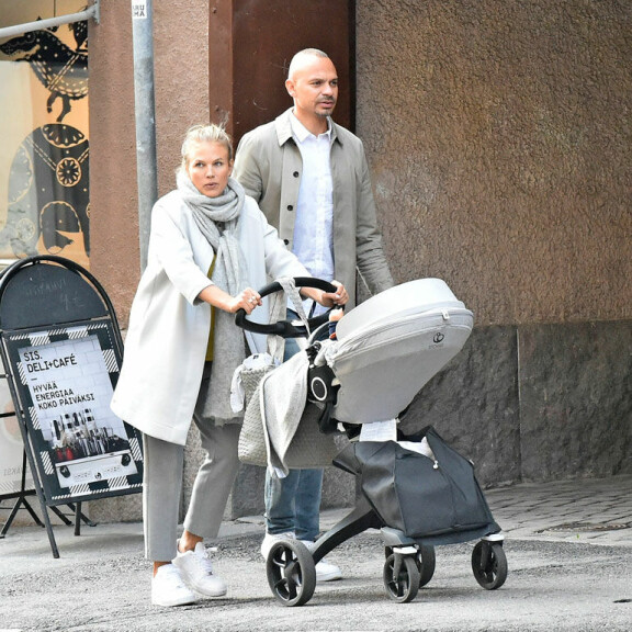 Emilia Vuorisalmi tapasi nykyisen miehensä keväällä 2017. He ehtivät olla yhdessä vain vuoden ennen esikoisen syntymää. Emilia Vuorisalmi tapasi nykyisen miehensä keväällä 2017. He ehtivät olla yhdessä vain vuoden ennen esikoisen syntymää.