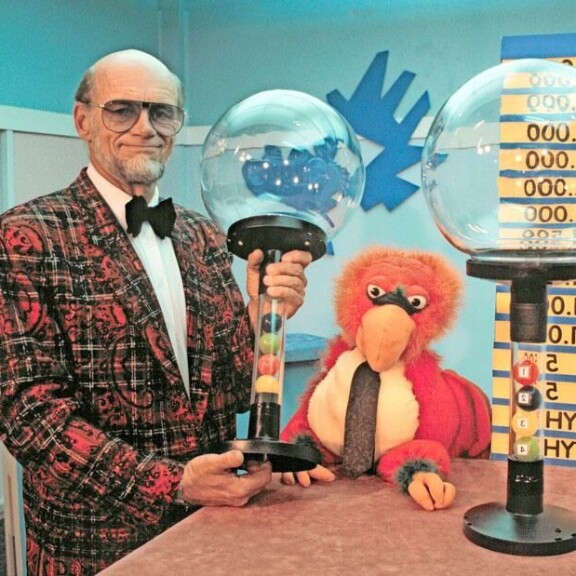 Riitta Väisänen seurusteli Spede Pasasen kanssa. Riitta Väisänen seurusteli Spede Pasasen kanssa.