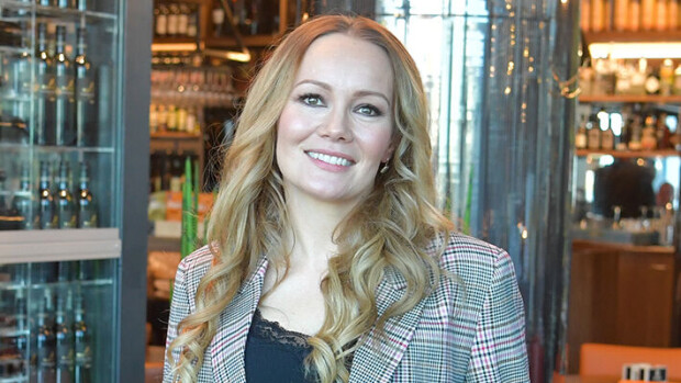 Vappu Pimiältä viiltävä kuitti! Marja Hintikan bileilta ei mennyt täysin nappiin Marja Hintikka