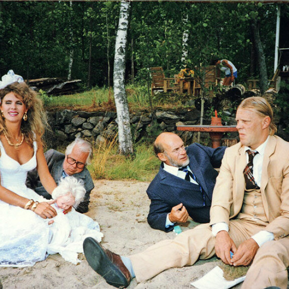 Elokuvassa Pikkupojat Riitalla oli tuplarooli Yskäsen vaimona ja tytär Unelmana. Pikkupoikina Väke, Kake ja Make olivat Simo, Spede ja Vesku. Elokuvassa Pikkupojat Riitalla oli tuplarooli Yskäsen vaimona ja tytär Unelmana. Pikkupoikina Väke, Kake ja Make olivat Simo, Spede ja Vesku.