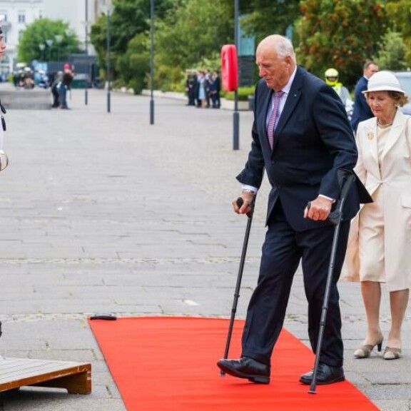 Harald on tukeutunut kainalosauvoihin viime vuodet liikkumisongelmiensa vuoksi. Harald