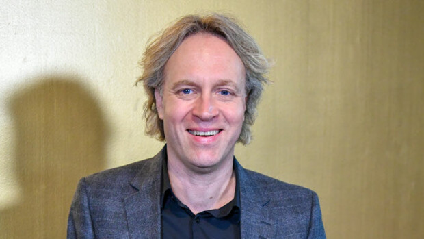 Eronnut kokki Kari Aihinen juhli ilman vaimoa ja sormusta festareilla – naisia pörräsi ympärillä vip-tiloissa! Kari Aihinen juhli ruisrockissa.