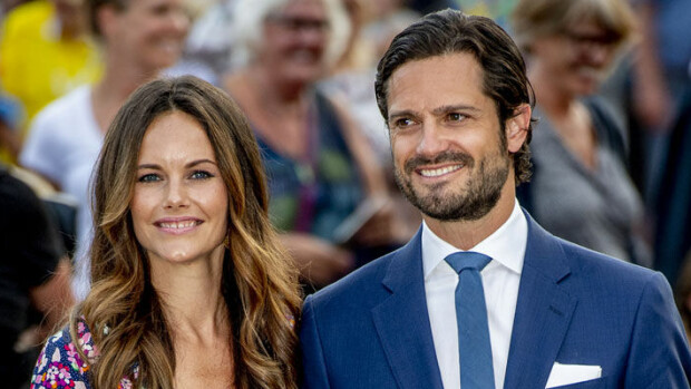 Kuva! Ruotsin prinssi Carl Philipin esikoinen peri Bernadotten suvun kiharat! Prinssi Carl Philip ja prinsessa Sofia julkaisivat Instagramissa perinteisen kesäpotretin perheestään.