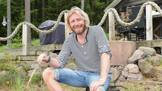 Terassilla kuherrellut Kimmo Vehviläinen romanssihuhuista: ”Rakkaudelliset kesäfiilikset ovat paljon mukavampia jaettuina!” Kimmo Vehviläinen kommentoi suhdehuhua.
