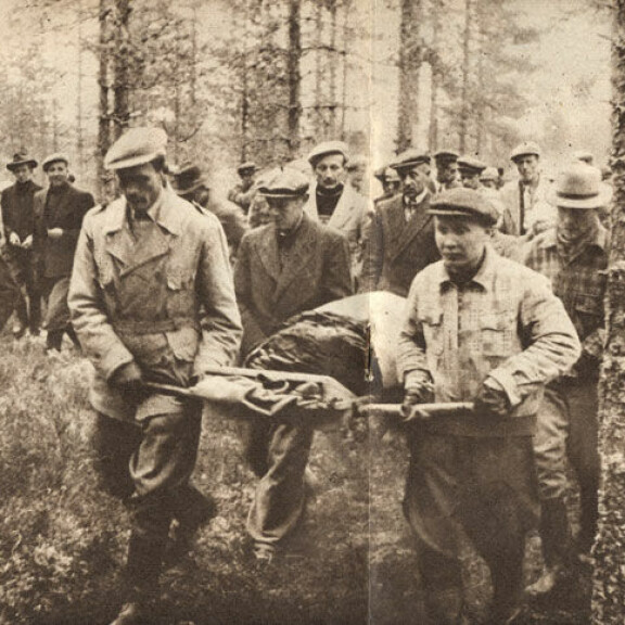 Kyllikki Saari löydettiin suohaudasta 11. lokakuuta 1953. Arvioiden mukaan parituhatta ihmistä seurasi, kun ruumis kuljetettiin pois paikalta. Kyllikki Saari löydettiin suohaudasta 11. lokakuuta 1953. Arvioiden mukaan parituhatta ihmistä seurasi, kun ruumis kuljetettiin pois paikalta.