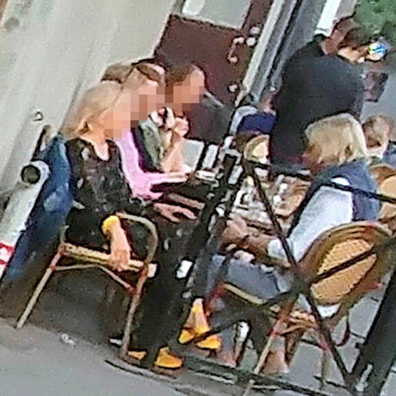 Kesäilta Helsingin Kalliossa sai Kimmon nauttimaan terassielämästä. Kesäilta Helsingin Kalliossa sai Kimmon nauttimaan terassielämästä.