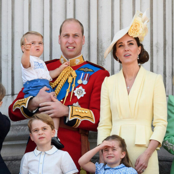 Prinssi Louisilla oli yllään Harry-enonsa vanhat vaatteet. Prinssi Louisilla oli yllään Harry-enonsa vanhat vaatteet.