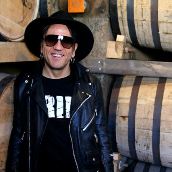 Jussin The Riff on ensimmäinen oman Jack Daniel's -tynnyrin hankkinut suomalaisravintola. Jussin The Riff on ensimmäinen oman Jack Daniel's -tynnyrin hankkinut suomalaisravintola.
