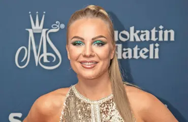 Erika Helin heitettiin ulos liian paljastavan asun takia ravintola Teatterista - kuva!