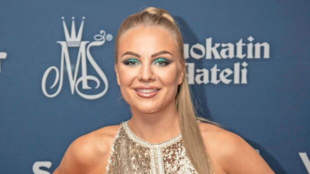 Erika Helin heitettiin ulos liian paljastavan asun takia ravintola Teatterista - kuva! Erika Helin