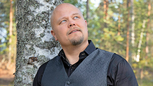 Tangokuningas Johannes Vatjus jätti vanhoillislestadiolaisuuden artistiuransa takia: ”Olen halunnut hengittää vapaasti!” Johannes Vatjus