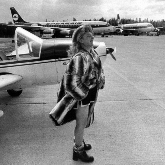 Kalevi Keihänen (1924–1995) oli kihniöläisen sekatavarakauppiaan poika, joka tutustutti suomalaisen rahvaan etelänlomiin ja loi siitä hetkellisen matkailuimperiumin. Kalevi Keihänen
