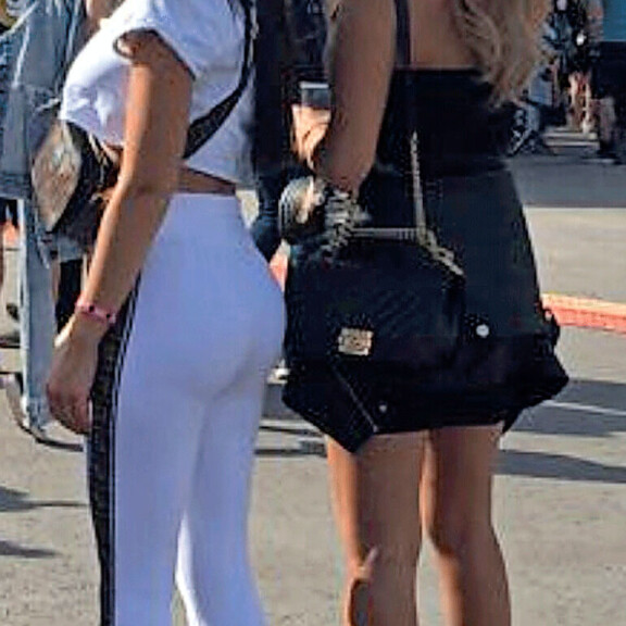 Paparazzikuvat! Näin Sofia Belórfin ja Sara Siepin Flow-bileet etenivät: vakava Sofia tuijotti puhelinta ja hotki falafelia - seurueessa myös kolmas julkkiskaunotar! Sofia Belórf