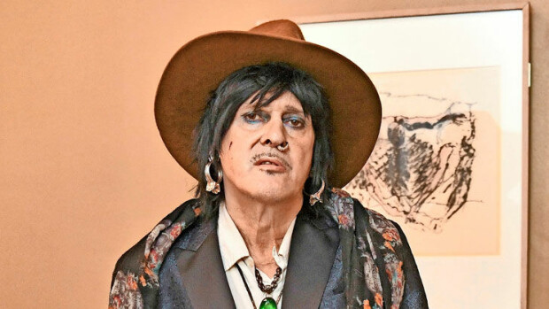 Maalle muuttanut Andy McCoy ajautui roisiin velkasotkuun: Vuoden vuokrat maksamatta! Andy McCoy