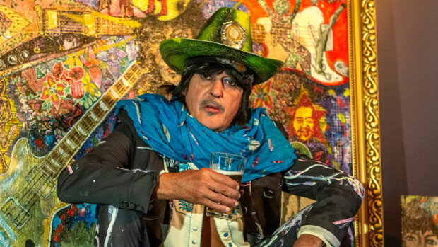 Oho, Andy McCoy muutti yllättäen maalle – taustalla oudot asuntosotkut! Andy McCoy