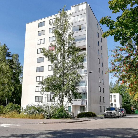 Muuton myötä Tapen elämä tallinnalaisessa ökylukaalissa vaihtui kerrostalokotiin Vantaalla. Muuton myötä Tapen elämä tallinnalaisessa ökylukaalissa vaihtui kerrostalokotiin Vantaalla.