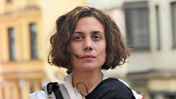 Helsingin värikkäin äiti! Manuela Boscon hipahtava mammatyyli käänsi katseita – kuvat! Manuela Bosco
