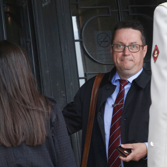 Mika Kari suorastaan säikähti Seiskan paparazzia. Edes ilmainen lahjakortti ei lahtelaiselle kelvannut. Mika Kari suorastaan säikähti Seiskan paparazzia. Edes ilmainen lahjakortti ei lahtelaiselle kelvannut.