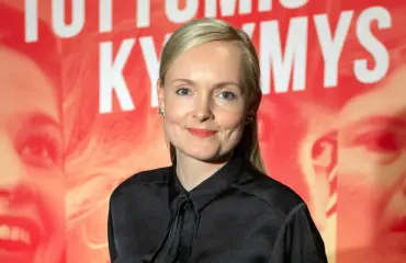 Ilmastonmuutoksen torjunnan kärkitaistelija Maria Ohisalo tunnustaa lipsuneensa kasvisruokavaliosta – mummon jauhelihapihvit maistuvat ministerille!