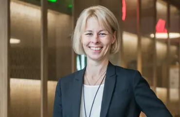 Harley-Davidson pihalla! Alkon toimitusjohtaja Leena Laitinen asuu rivitalossa – kuvat!