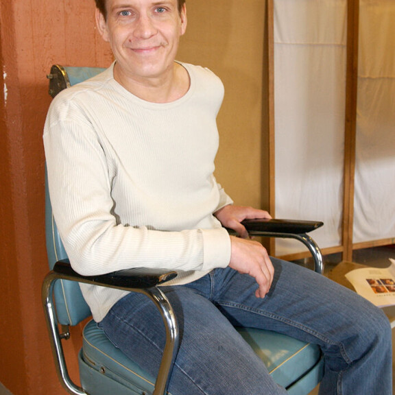 Tässä Santeri poseeraa muutamaa vuotta myöhemmin. Ikää on noin 35 vuotta. Tässä Santeri poseeraa muutamaa vuotta myöhemmin. Ikää on noin 35 vuotta.