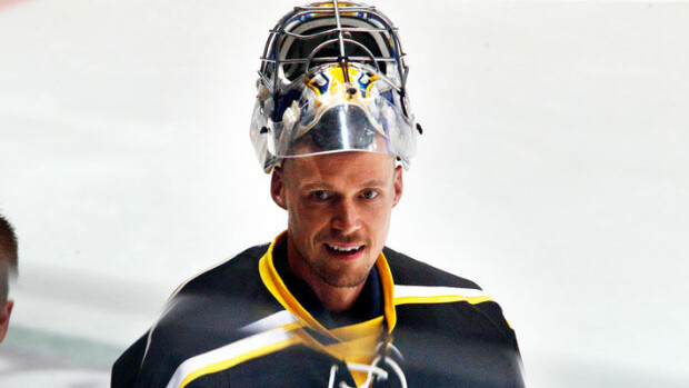 Peksillä pyyhkii hyvin! NHL-seura Nashville Predatorsin suomalaistähti Pekka Rinteellä 55 miljoonan palkkapussi, ökykartano ja kuvankaunis oululainen tyttöystävä! Pekka Rinteellä pyyhkii hyvin.
