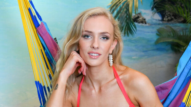 Tyrmäävät bikinikuvat! Miss Suomi Anni Harjunpää kävi läpi hurjan muodonmuutoksen: Laihduin 10 kiloa! Anni Harjunpää bikinikuvissa.