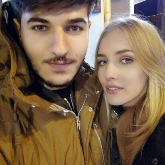 Anni tulee hyvin toimeen poikaystävänsä perheen kanssa. – Kreikkalaiset ovat hyvin lämminhenkisiä. Kyproslaiset naiset ovat itsenäisiä ja määräävät usein kotona kaapin paikan. Olemme kuitenkin mieheni kanssa aika tasavertaisia. Anni tulee hyvin toimeen poikaystävänsä perheen kanssa. – Kreikkalaiset ovat hyvin lämminhenkisiä. Kyproslaiset naiset ovat itsenäisiä ja määräävät usein kotona kaapin paikan. Olemme kuitenkin mieheni kanssa aika tasavertaisia.