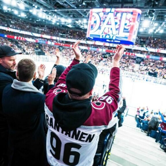 Columbus Blue Jackets konttasi nolosti Tampereella Colorado Avalanchea vastaan. Columbus Blue Jackets konttasi nolosti Tampereella Colorado Avalanchea vastaan.