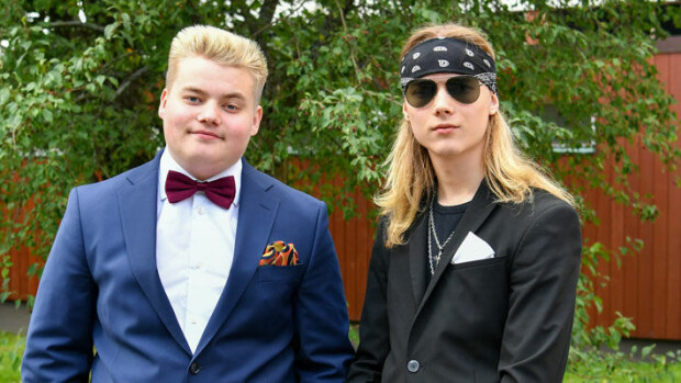 Suurin pudottaja -tähti Nina Mikkosen pojat Matias, 16, ja Mikael, 17, asuivat keskenään kuvausten ajan – ”Jännitimme, miten arki sujuu ilman äitiä!” Matias ja Mikael Mikkonen ovat ylpeitä Nina-äidistään.