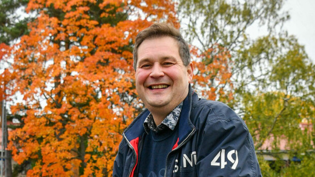 Maranellon ori lihoiksi! Jethro Rostedt kävi autokaupoilla – ”Keskisen Vesan Ferrari taitaa olla ainoa, jonka arvo nousee 40 pinnaa joka vuosi!” Jethro Rostedt myi Ferrarinsa.