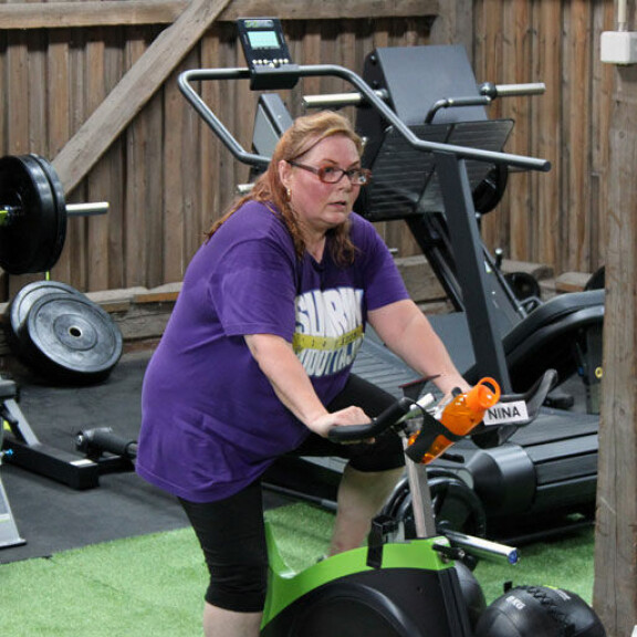 Nina laittoi elämäntapansa uusiksi. – Käymme äidin kanssa yhdessä salilla, Matias kertoo. Nina laittoi elämän- tapansa uusiksi. – Käymme äidin kanssa yhdessä salilla, Matias kertoo.