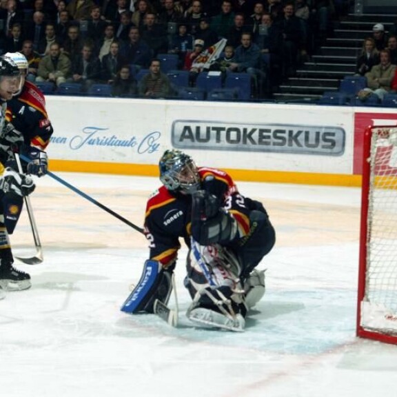 Vasta 18-vuotias Kari Lehtonen torjui Jokerit Suomen mestariksi keväällä 2001. Vasta 18-vuotias Kari Lehtonen torjui Jokerit Suomen mestariksi keväällä 2001.