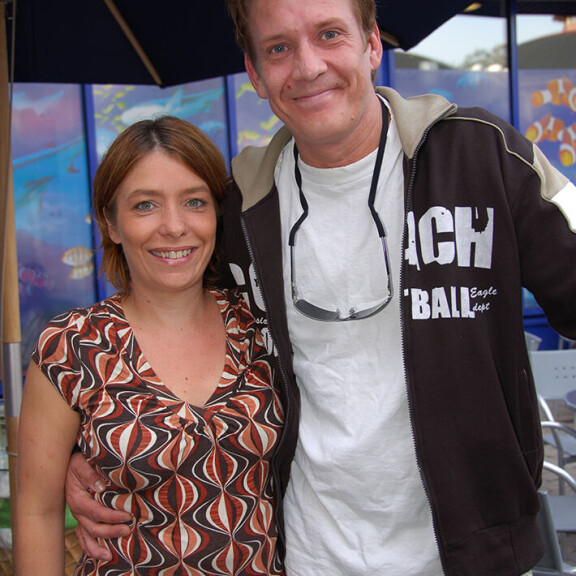 Tässä Santeri on napannut kainaloonsa tulevan vaimonsa Aara Tahkokallion. Vuosi on 2006. Tässä Santeri on napannut kainaloonsa tulevan vaimonsa Aara Tahkokallion. Vuosi on 2006.