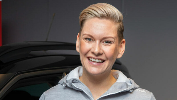 Ex-missi Heidi Sohlberg turvautui Tinderiin – ”Vaalea tai tumma, kaikki käy!” Heidi Sohlberg turvautui Tinderiin.