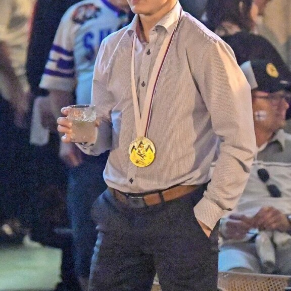 Joel Kiviranta kuvattuna Bratislavassa juhlatunnelmissa. Joel Kiviranta kuvattuna Bratislavassa juhlatunnelmissa.