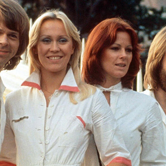 Abban Björn edusti uuden rakkaansa kanssa - naisen rintapieli kiinnitti huomion Abba